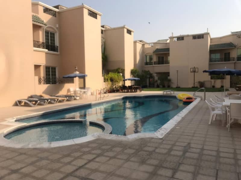 Good quality 4bedroom compound villa in Umm Suqeim, One month free