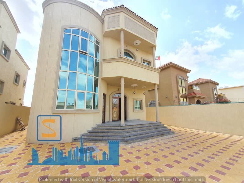Villa for sale Five master bedrooms Near a mosque Featured site Behind Nesto Mall, Al Tallah