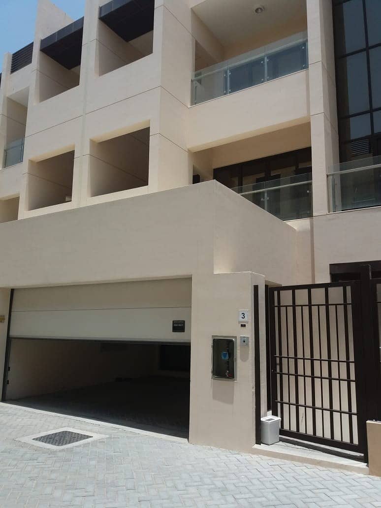 !!!READY TO MOVE!! SPACIOUS 5 BEDROOM + MAID ROOM COMPOUND VILLA FOR FAMILY IN MIRDIF