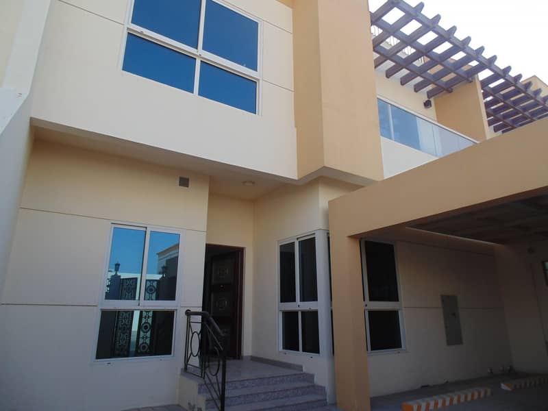 CONTEMPORARY 4 bhk + Maid in Manara @185K