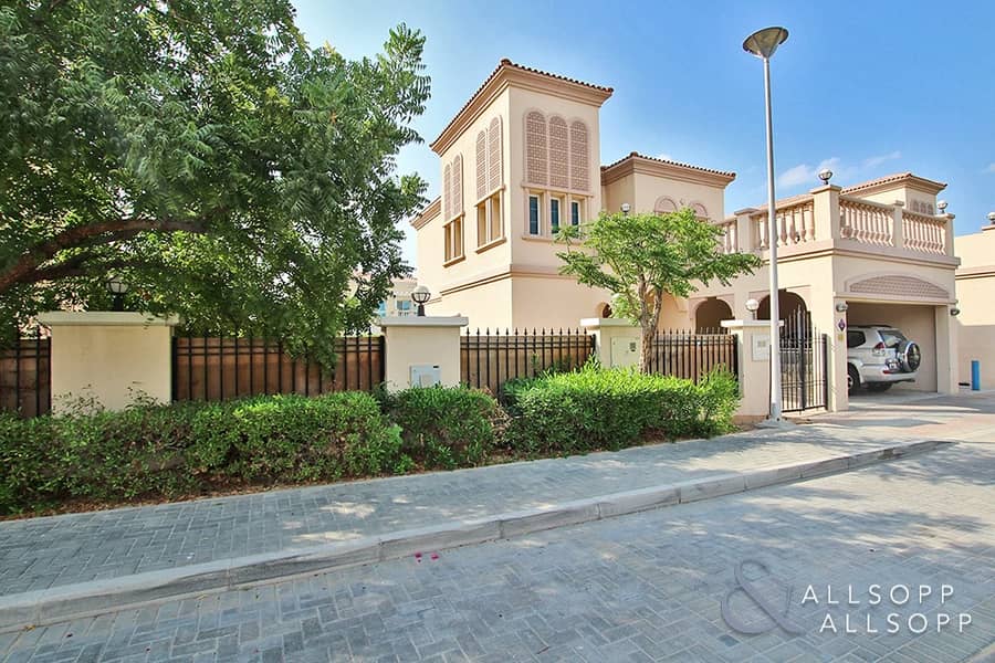 Mediterranean | 2 Beds | Close To School