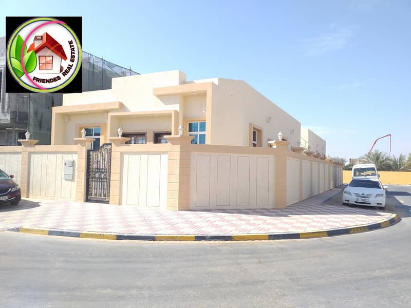 Villa for sale, personal finishing, at a very reasonable price, and its location on the street