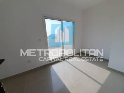 Large Bright Lay Out | Wonderful Single Row Villa Large Bright Lay Out | Wonderful Single Row Villa