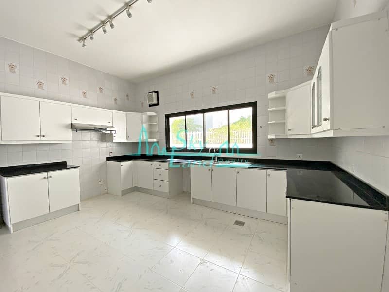 2 Renovated 4 Bed Semi Detached Villa With Garden