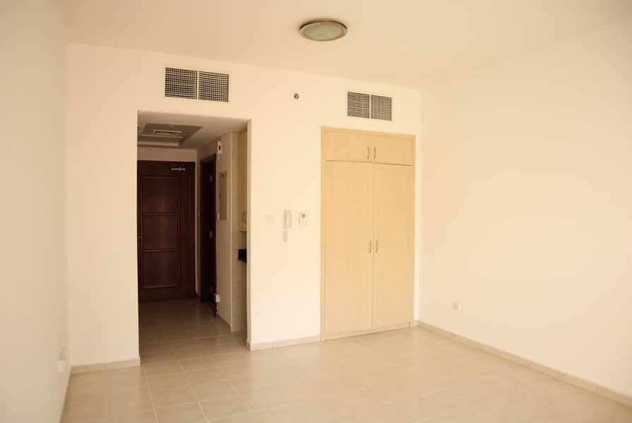 Great Studio apt with balcony for Rent in Discovery Gardens