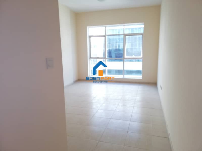 Chiller Free-Huge Apartment-closed kitchen-Olympic Park-DSC Chiller Free-Huge Apartment-closed kitchen-Olympic Park-DSC