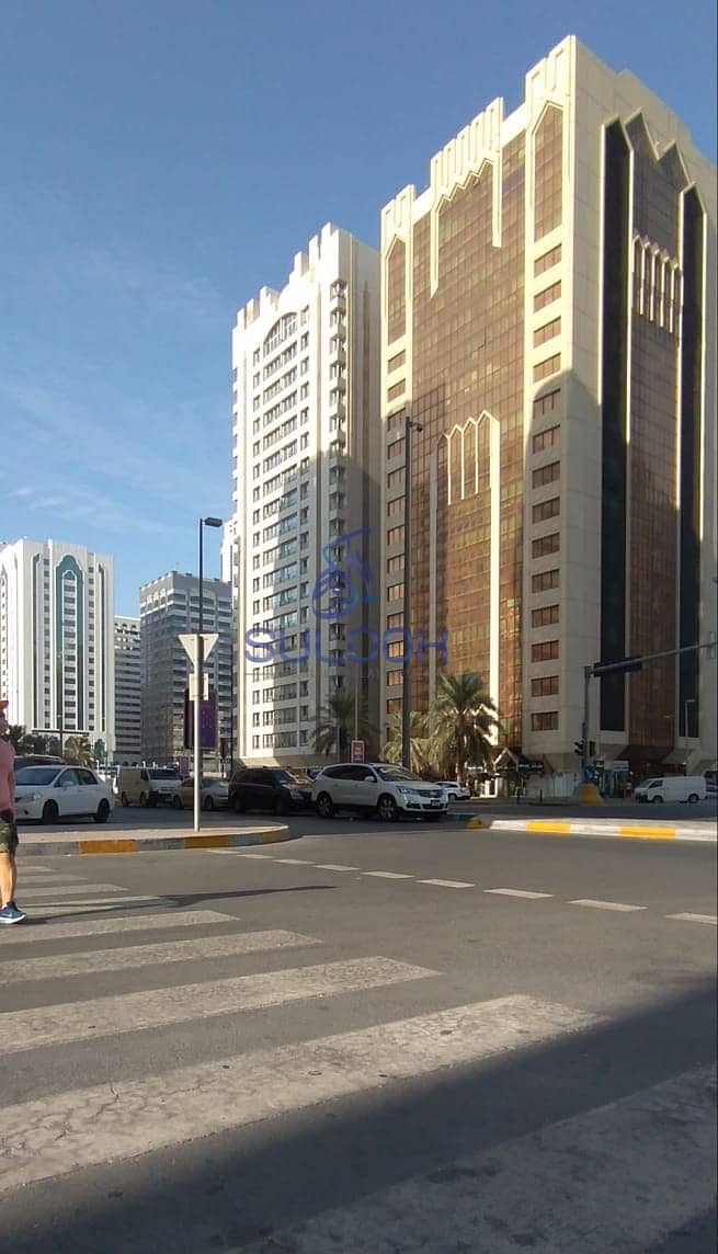 24 Huge studio near Wahda mall Bus Station