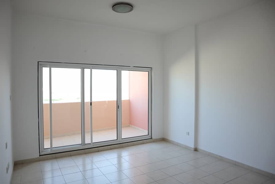 Great Studio apt with Balcony for Rent