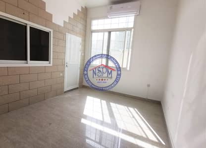 Studio with full facilities. Call Now!! No Commission Studio with full facilities. Call Now!! No Commission