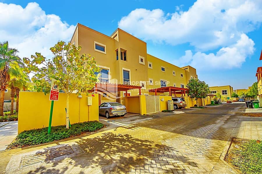 Magnificent High End Single Row Villa w/ 2 Parking Magnificent High End Single Row Villa w/ 2 Parking