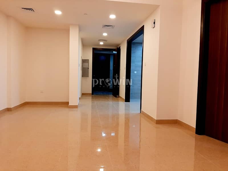 6 cheques | Dewa Building | Storage  Facility |With Terrace !!!