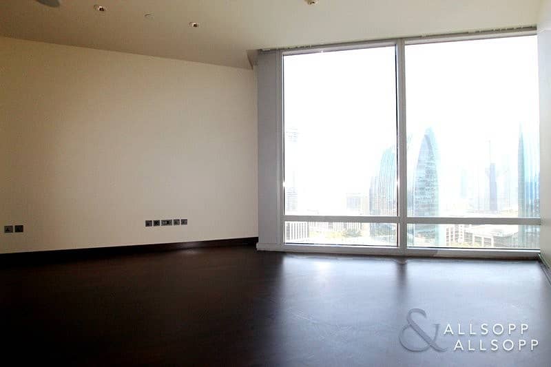 7 Large One Bedroom | Study Area | DIFC View