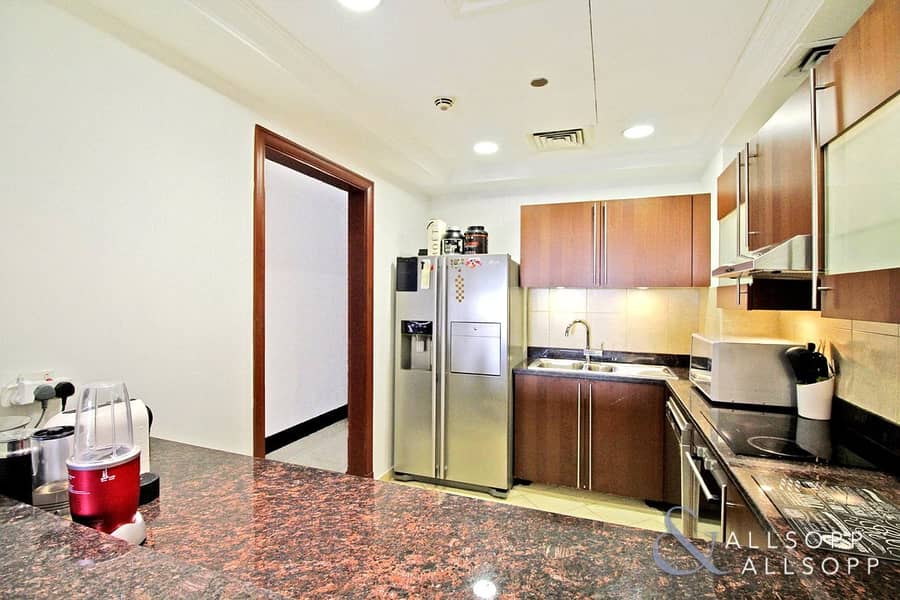 7 New & Exclusive | 1 Bed | Close to Mall