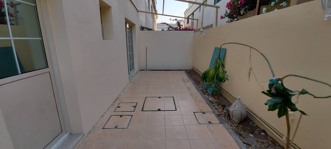 3 BED ROOM  VILLA  INSIDE  A GATED  COMPOUND WITH PRIVATE  BACKYARD  AND AWAY FROM FLY ZONE