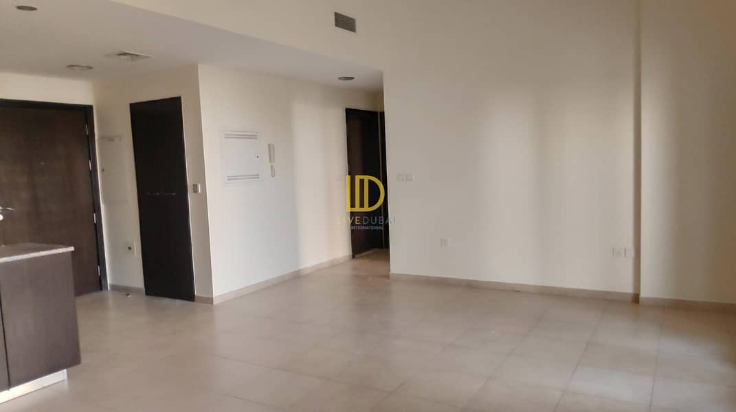 CB Beautiful 2 Bed apt near park in remraam