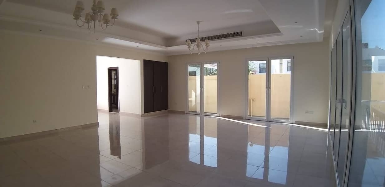 Beautiful 5br spacious compound with maid villa for rent