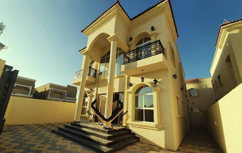 Wonderful villa with luxurious decorations for sale at an attractive price
