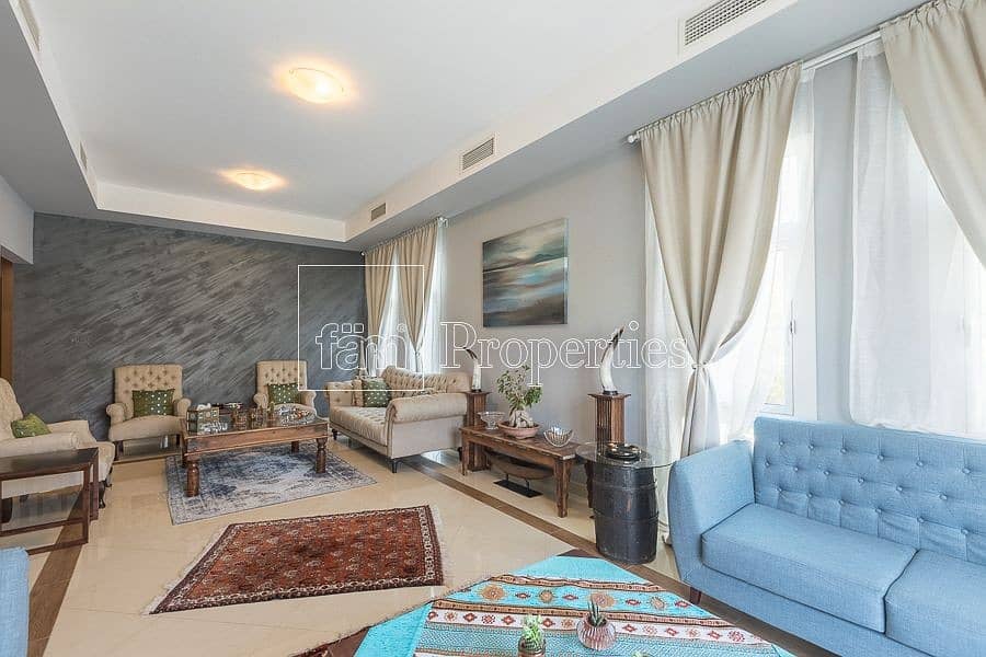 Large Independent Villa w/ High Privacy! Large Independent Villa w/ High Privacy!