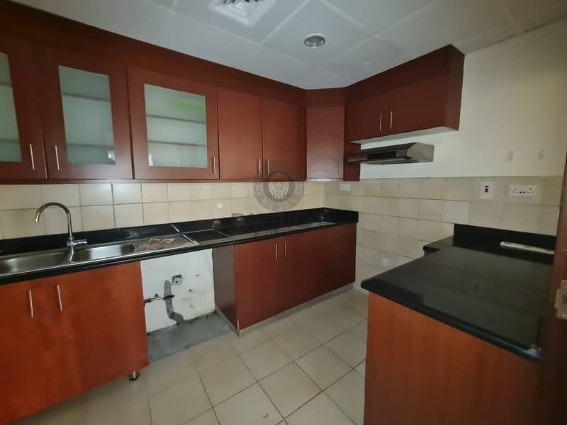 6 Spacious 3 Bed Aprt + Maid & Laundry |Community View|Lower Floor