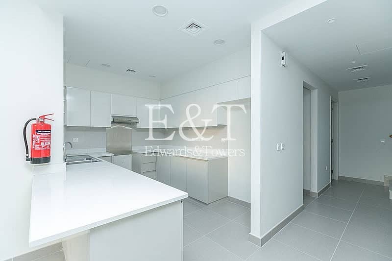 11 Corner 2E 4 Beds + Maid | Communal Pool | Maple DH