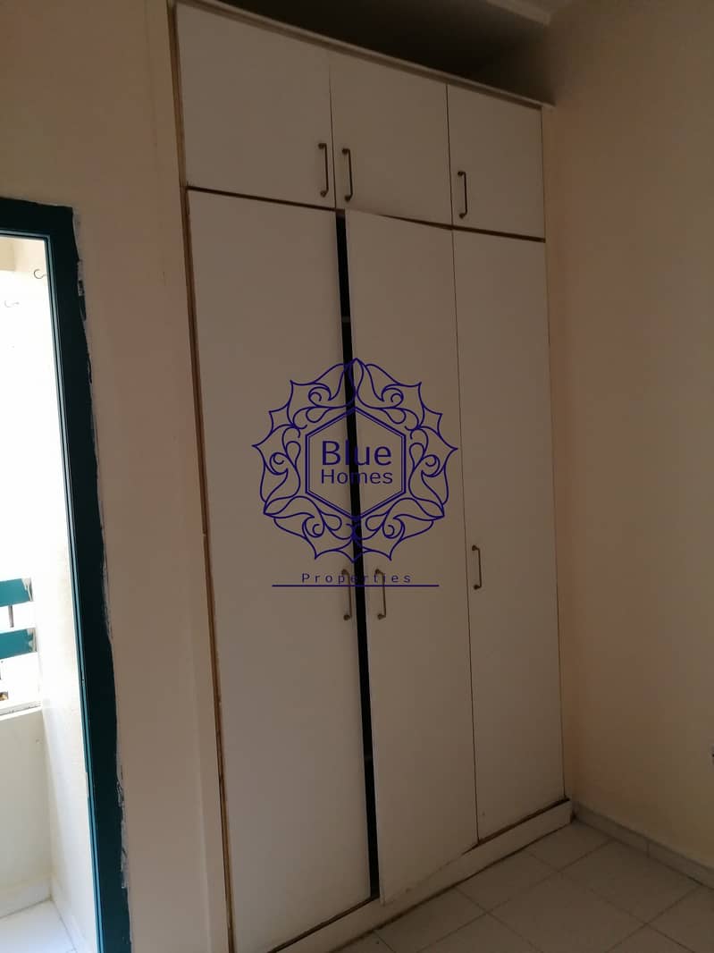 6 Super studio flat with open kitchen fitted wardrobe bolcony only 27k near welcome hotal 2 hamriya