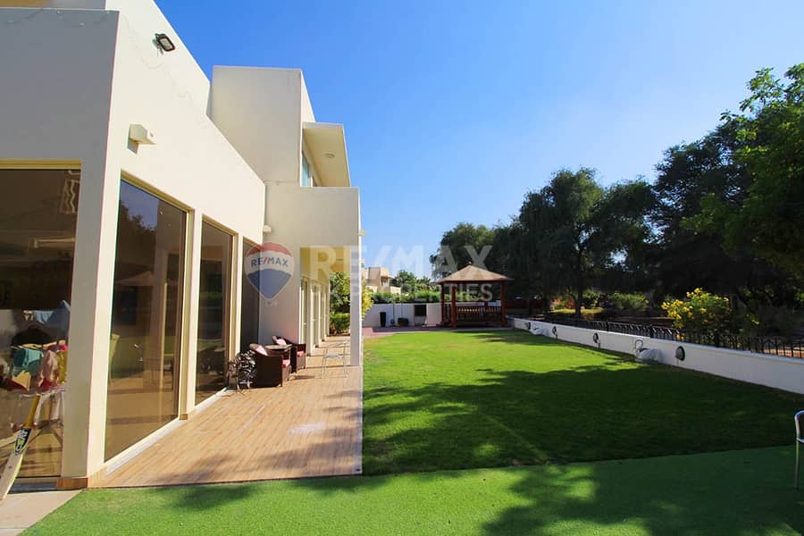 Perfect Villa -Backing Park - Private Pool Allowed Perfect Villa -Backing Park - Private Pool Allowed
