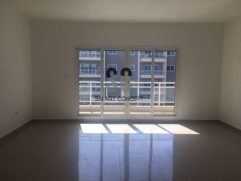 Best Price | beautiful Balcony with Street View Best Price | beautiful Balcony with Street View