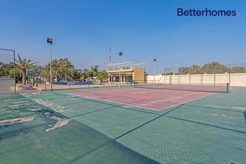 5 000 sqft|Tennis court