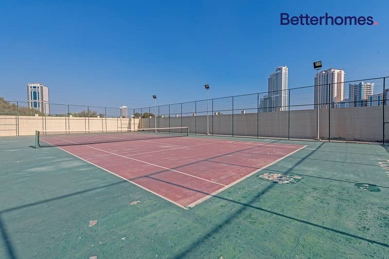 7 000 sqft|Tennis court