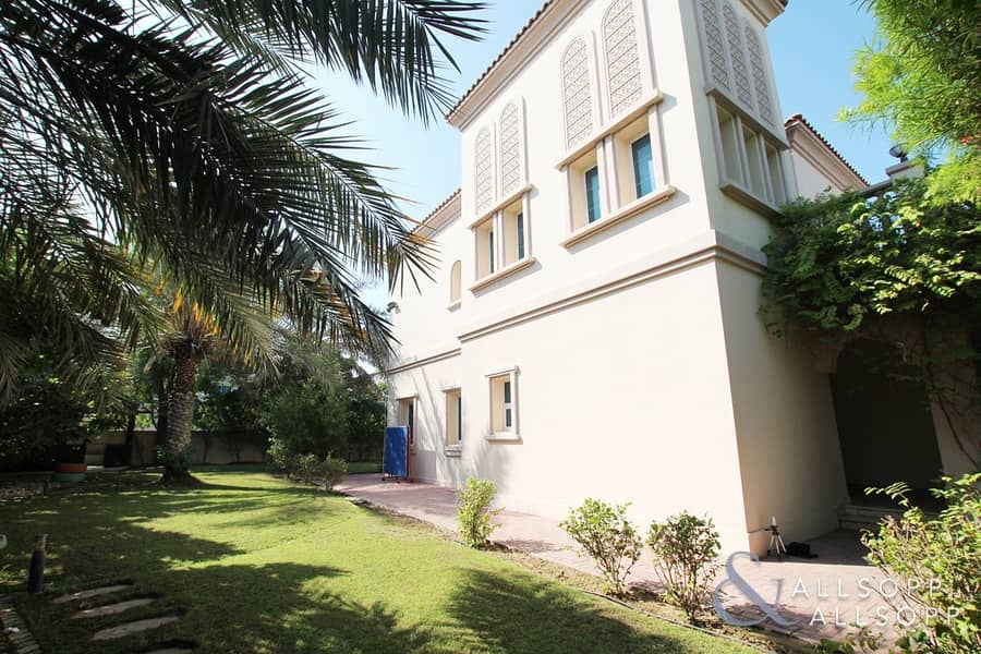 Upgraded 2 Bed Villa | Vacant On Transfer
