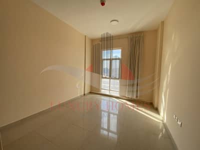 Great Layout with Built-in Wardrobes and A/C Ducts Great Layout with Built-in Wardrobes and A/C Ducts