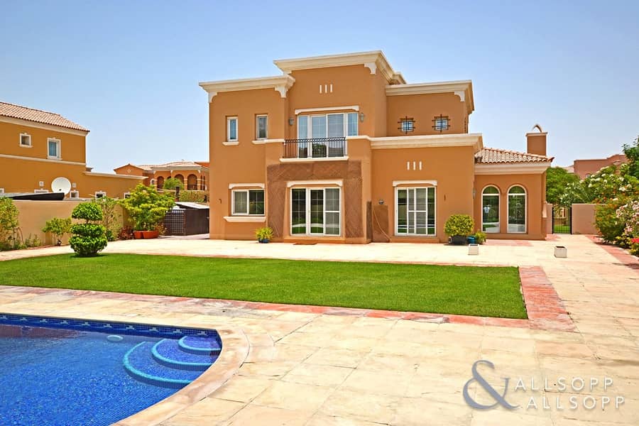 Large Plot | Private Pool | 4 Bedrooms