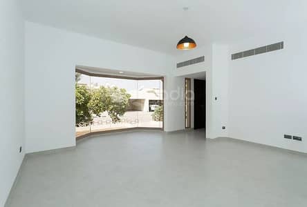 Fully Renovated - 4 Bedrooms - Single Storey Townhouse Fully Renovated - 4 Bedrooms - Single Storey Townhouse