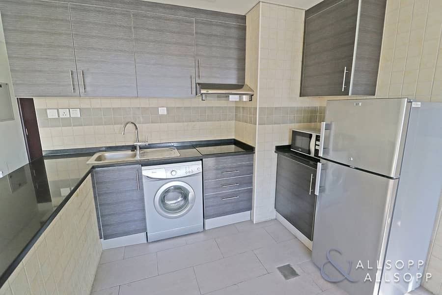 10 Fully Furnished | Covered Parking | 1 Bed