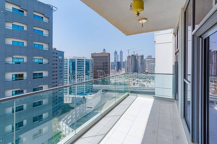 Spacious Aprt I High Floor I Great Deal ! Spacious Aprt I High Floor I Great Deal !