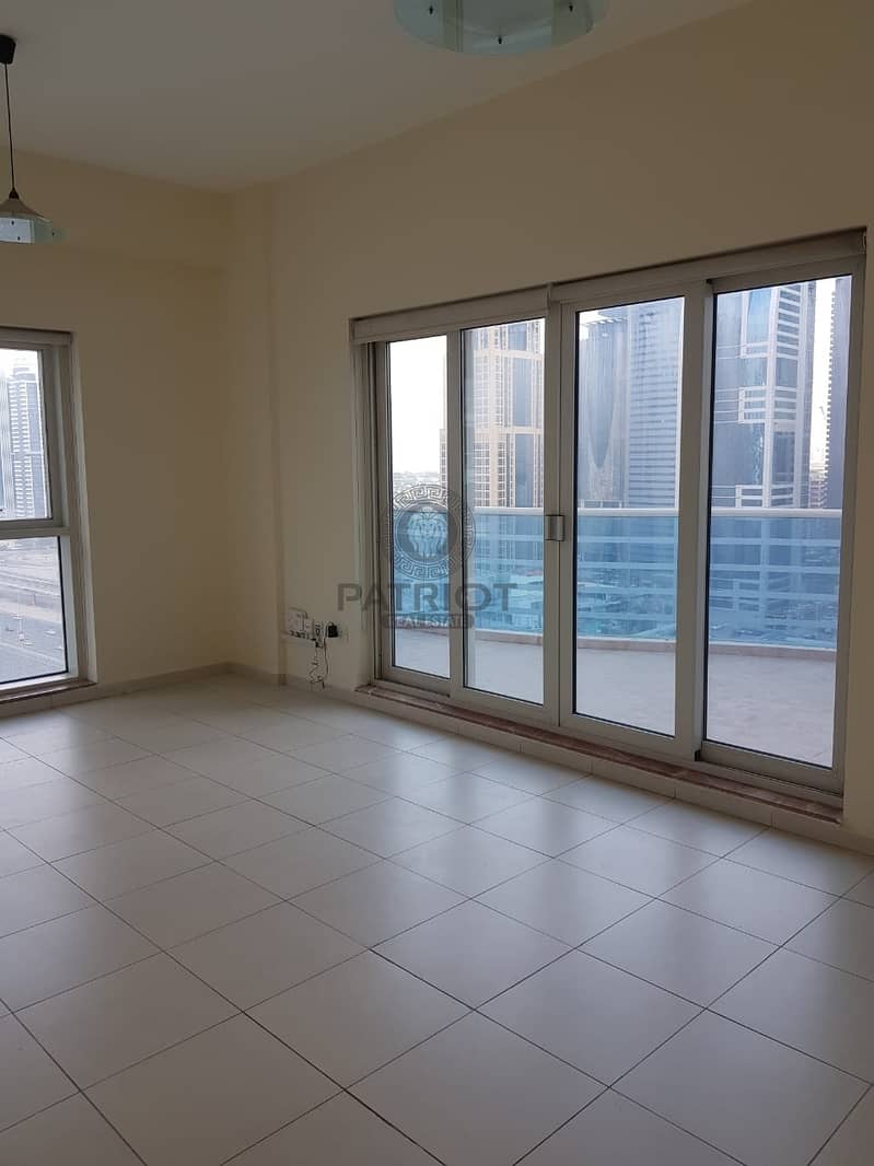 4 Spacious 1 bedroom apartment with a large terrace and amazing views of sheikh Zayed road.
