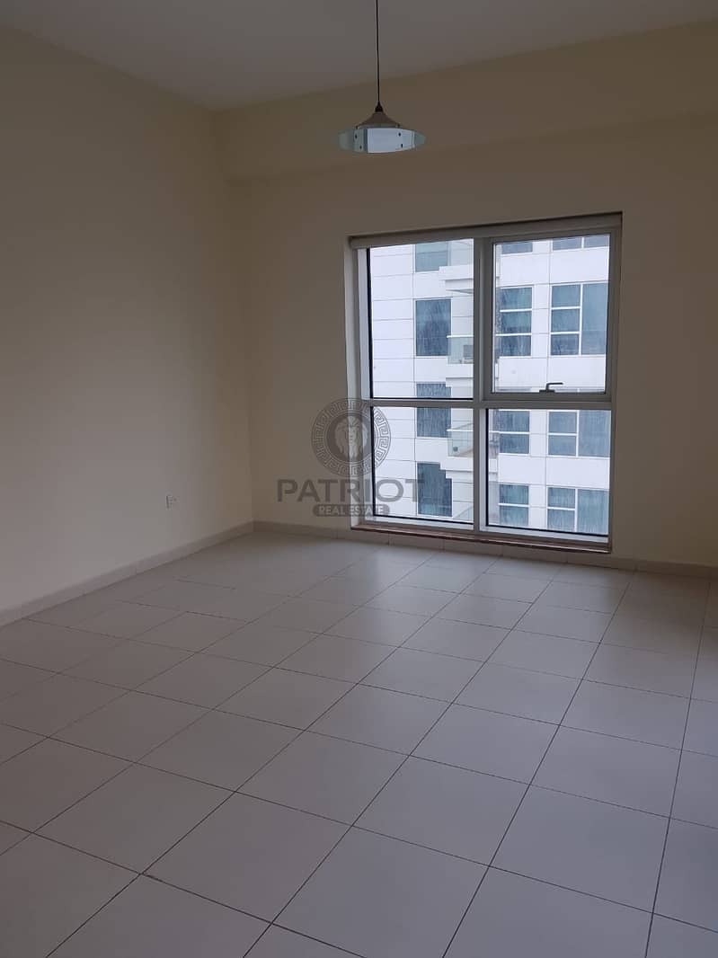 12 Spacious 1 bedroom apartment with a large terrace and amazing views of sheikh Zayed road.
