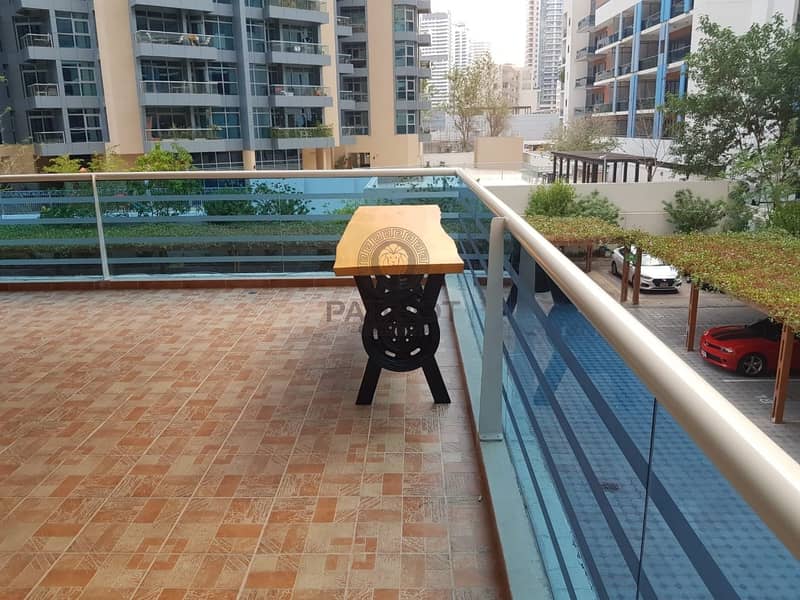 18 Spacious 1 bedroom apartment with a large terrace and amazing views of sheikh Zayed road.