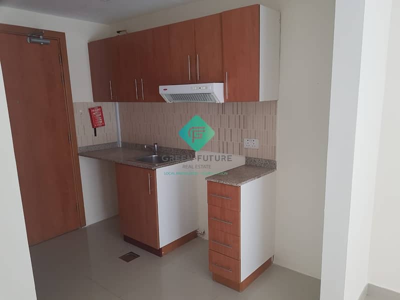 11 Amazing Deal|Studio with Parking for rent in Lakeside tower A