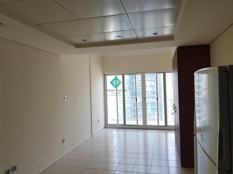 Spacious | Well maintained studio near to DMCC metro