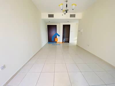 Amazing 2BHK Unfurnished In Royal 1 DSC 45k Amazing 2BHK Unfurnished In Royal 1 DSC 45k