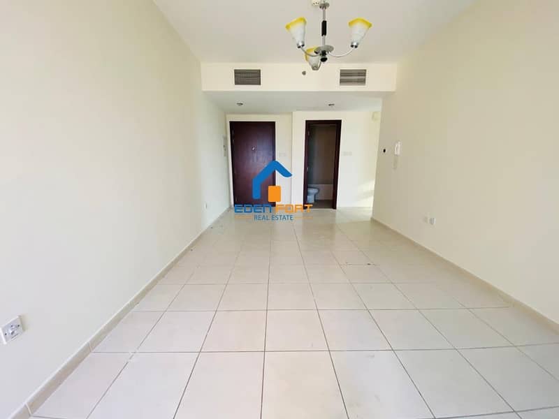 Amazing 2BHK Unfurnished In Royal 1 DSC 45k Amazing 2BHK Unfurnished In Royal 1 DSC 45k