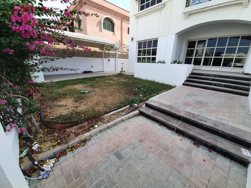 **DEAL**MASSIVE SEMI-INDEPENDANT 3 BR-PVT GARDEN-TV LOUNGE-MAJLIS-PANTRY-MAID VILLA IN GARHOUD