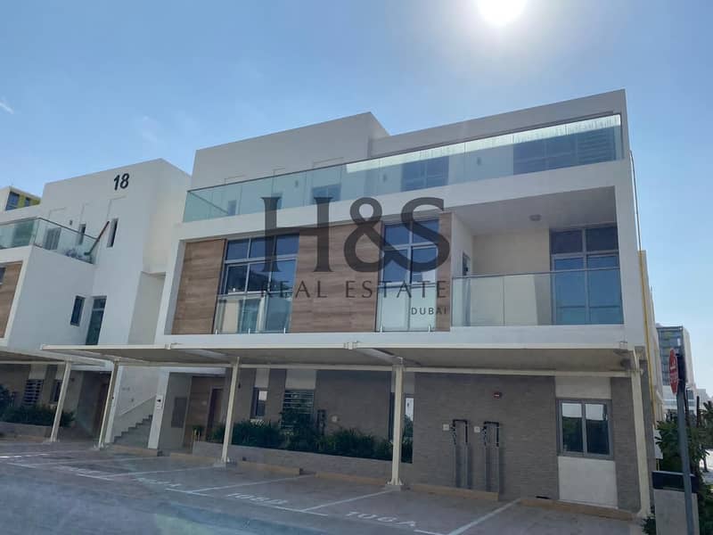 Large Lay-out | With Terrace | 2 Beds Townhouse Large Lay-out | With Terrace | 2 Beds Townhouse