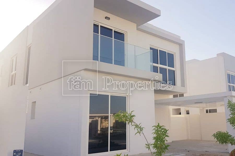 Amazing 5 bed detached villa for rent | Single row