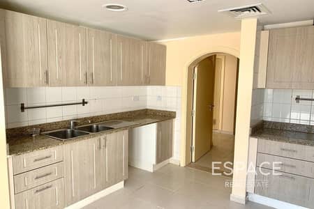 Well Maintained | Spacious | Vacant Villa Well Maintained | Spacious | Vacant Villa