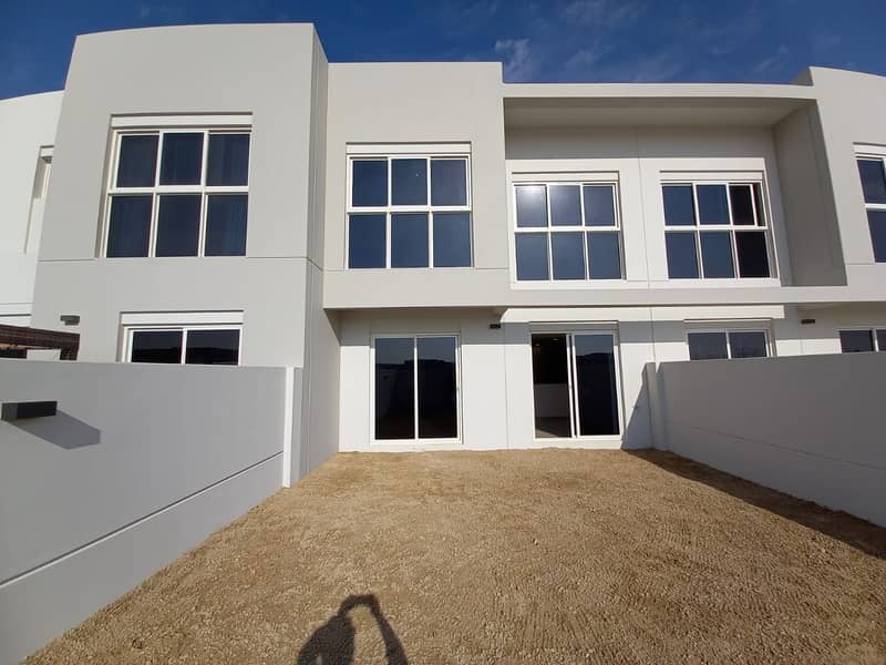 LIVE IN BRAND NEW HOUSE  | ON THE FRONT OF POOL AND PARK  | 3 BEDROOM | 2 PARKING | BIG GARDEN | ARABELLA 3