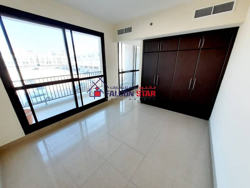 9 CORNER UNIT - TOWNHOUSE VIEW - BIGGEST LAYOUT 2 BED WITH LAUNDRY