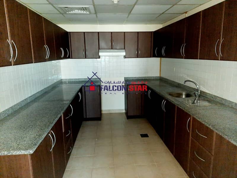 13 CORNER UNIT - TOWNHOUSE VIEW - BIGGEST LAYOUT 2 BED WITH LAUNDRY