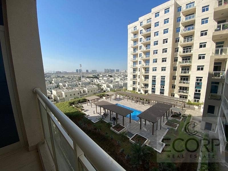 Pool View | Chiller Free | Near Metro Pool View | Chiller Free | Near Metro